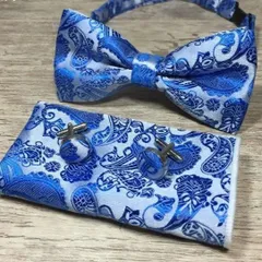 3点セット　蝶ネクタイ　チーフ カフス　ペイズリー ブルー色　シルバー 銀色　ワンタッチ 結婚式　発表会　卒業式　入学式　入社式 ビジネス イベント パーティー ダンスパーティー バーテンダー スーツ　格安　メンズネクタイ ポケットチーフ カフスボタン 3点