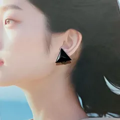 イヤリング　中古品　三角形　ブラック　黒