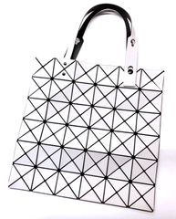 【1646】 ★美品★ バオバオ イッセイミヤケ トートバッグ BB31AG613 ルーセント ホワイト 6×6 BAO BAO ISSEY MIYAKE MADE IN JAPAN レディース ハンドバッグ