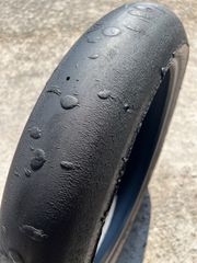 a14 DUNLOP 140/70R17 リヤタイヤ、バリ山、室内保管 - メルカリ