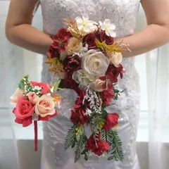 Color:レッド ウエディングブーケ ブートニア 花嫁ブーケ バラ キャスケードブーケ ローズ ブライダルブーケ 花束 造花 欧米風 挙式 結婚式 パーティー ニ次会 撮影 (レッド)