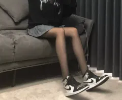 NIKE(ナイキ) エアジョーダン 1 レトロ ハイ レディーススニーカー 235