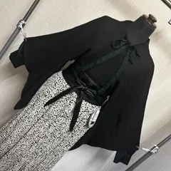和洋折衷コーデセット｜黒羽織×フリルシャツの引き締めモノトーンコーデ・赤刺繍で後ろ姿も印象的