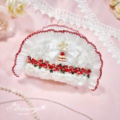 ハンドメイド　苺ショートケーキポーチ （白×赤）化粧ポーチ 小物入れ