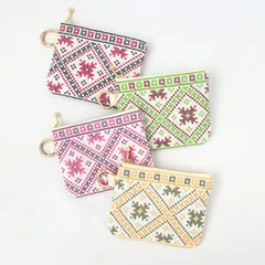 北欧風クロスステッチ刺繍のカラビナ付きミニポーチ　　選べる全4色（赤✖️黒／黄✖️カーキ/緑✖️ボルドー／くすみピンク✖️パープル）　推し色　推し活用にも♪