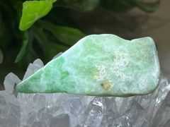 糸魚川 ✨　硬玉翡翠　原石　ジェダイド　タンブル 成功と繁栄✨ 糸魚川産 硬玉翡翠 原石 ジェダイド タンブル - メルカリ