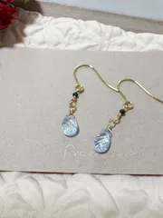 宝石質スカイブルートパーズAAA ブラックスピルAAAワイヤー巻きピアス　　サージカルステンレス　つけっぱなし