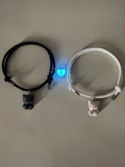 ジュエリー レディース ブレスレット セット 2個セット カップルのための発光する愛猫デザイン 黒白 磁気吸着チャームブレスレット、カップル、ハロウィン、バレンタインデーのギフトに