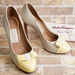 未使用 フェラガモ ☆ ヴァラ リボン レザー パンプス ７C イタリア製
