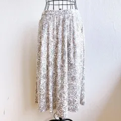 美品✨ リリーブラウン Lily Brown スカート レディース フリーサイズ ひざ丈 フレア 花柄 総柄 ボタニカル タック デザインボタン ウエストゴム 綿混 ナチュラル 大人可愛い きれいめ カジュアル 春夏コーデ 白 ホワイト 青 ブルー 茶色