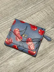 新品・未使用コーチ チェリー柄 二つ折り財布COACH COACH コーチ レディース チェリー柄 財布 二つ折り財布