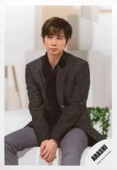 【中古】生写真(ジャニーズ) 嵐/松本潤/座り/「This is 嵐 LIVE 2020.12.31」グッズオフショット/公式生写真