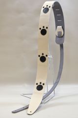 国内生産 ハンドメイド 本革ギターストラップ(Genuine Leather Guitar Strap)　ブラック　足あと加工（黒）
