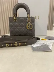 2025年最新】dior 展覧会 バッグの人気アイテム - メルカリ