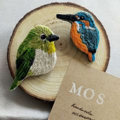 北欧デザイン* 手刺繍ブローチ 鳥 ビーズ スパンコール フラワー