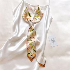 リボン スカーフ ストール 髪飾り 太め ヘアバンド 花柄 白 ホワイト オレンジ レディース リボンタイ 襟飾り 上品 用途色々 ファッション小物 女の子 取っ手 薄手 長め 春 夏 秋 冬 おしゃれ 可愛い かわいい イミテーションシルク 女性 巻き方色々