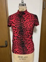 ヒョウ柄　半そでTシャツ　レッド系のサムネイル