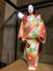 美品 【伝統工芸士 白石一敏作】博多人形『熊野 舞』 ガラスケース付き 博多人形 白石一敏作 熊野 舞 ケース付き - メルカリ