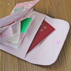 お薬手帳＆診察券ケース ポイントカードも入ります　ハンドメイド　ピンク