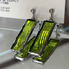 【送料無料】ステンドグラスイヤリング　和柄　ｸﾞﾘｰﾝ　縦長