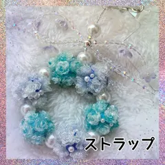 青と白の花モチーフ リースストラップ　可愛い