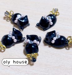 じゃれ猫シリーズ　黒猫リボン首輪@1   5匹セット　レジン　パーツ