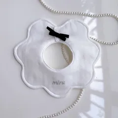 《名入れ無料46色》white veloursribon bib／上品ホワイト×黒リボン　もくもくスタイ　360 ベロアリボン　ブラック　ベビースタイ　出産祝い