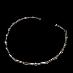 ぽ*ん様 here's RENEE SWIRL LINE NECKLACE - メルカリ