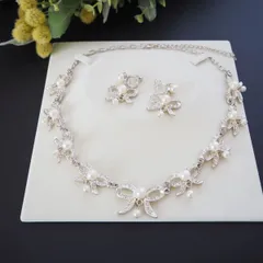 ネックレスイヤリングセット　パーティー用　中古美品　リボン　パール　ネックレス　イヤリング