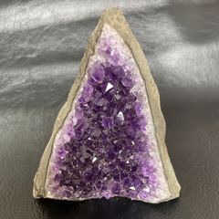 【美品】ウルグアイアメジスト（紫水晶）原石 底辺カット