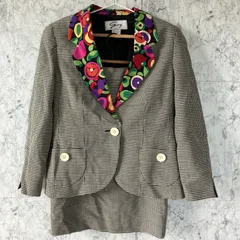 美品<!-利用不可文字-!>Gy セットアップスーツ　【44】　ツイード柄　黒　白　襟元花柄　長袖　七分袖　袖ストライプ　ダミーポケット　裏地あり　肩パッドあり　タイトスカート　膝丈　バックボタン　イタリア製