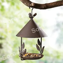 ガーデンオブジェ 鳥の餌台 吊り下げ型 バードハウス アンティーク風 鋳鉄製 おしゃれ かわいい インテリア 北欧 メタル 雑貨 ガーデン バルコニー テラス 電気不要 ナチュラル ギフト 誕生日 イースター 新築祝い 鳥好き ガーデン装飾 15×27ｃmのサムネイル