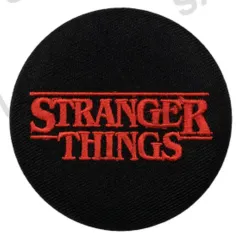 【中古】バッジ・ピンズ ロゴ 「Netflixシリーズ ストレンジャー・シングス 未知の世界 刺繍缶バッジ」