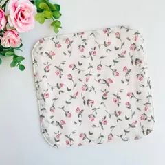 再々再販！ 大人気♡リバティ　ガーゼハンカチ　フローティングフローラ　ピンク色