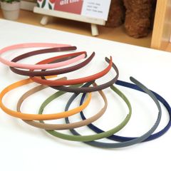 くすみマットカラー細めカチューシャ／１個売り／サン宝石