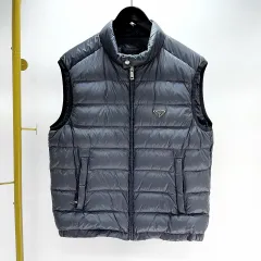 2025年最新】PRADA メンズ ベストの人気アイテム - メルカリ