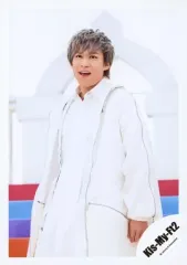 【中古】生写真(ジャニーズ) Kis-My-Ft2/千賀健永/膝上・衣装白・両手下・口開け・左向き/シングル「君、僕。」MV＆ジャケ写オフショット/公式生写真 