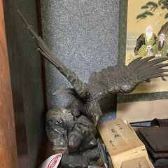 金属製 鷹と葉の彫刻 約60cm x 30cm - メルカリ