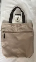 【新品タグ付き】ファスナートートバッグ Mサイズ（ベージュ×ブラウン）のサムネイル
