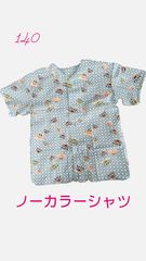 障害児・障害者洋服　襟なし半袖シャツ　140サイズ　水色カニ柄