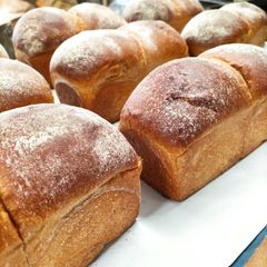 食パンと黒糖パンセット