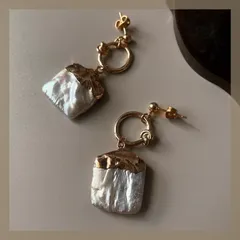 新作⭐︎ ハンドメイドピアス スクエア 天然淡水パール バロックパール 大粒 一粒 ゴールド メタル 希少 天然素材 ピアス イヤリング アレルギー対応 ステンレス 24金