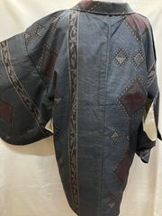 «花ラブリ»HOR943BL　黒羽織　大島　リユース　リサイクル　黒系　ブラック系　墨色　藍色　幾何学模様　ひし形　植物　和装　和柄　和風　和服
