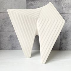 フラワーベース 花瓶 花器 フラワーベース 陶器 白 幾何学模様 変形 リボン 個性的 シンプルモダン インテリア
