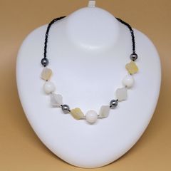 ★珊瑚ネックレス★ミッド珊瑚デザインネックレス★K18WG珊瑚ネックレス☆大粒ミッド珊瑚☆ブラックスピネル☆珊瑚ネックレス★