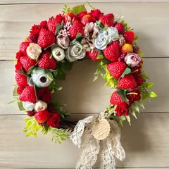 7-44 春リース　春待ちリース　苺たっぷりリース　バレンタイン　ホワイトデー　いちごのリース　ストロベリー　ナチュラルリース　ナチュラルカントリー　ボタニカルリース　ドアリース　玄関リース　ディスプレイ　店舗　什器　撮影　背景
