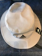 adidas  アディダス　バケットハット　ひも付き