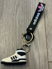 adidas アディダス　キーホルダー　ブラック