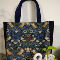 ハンドメイド　大きいトートバッグ　ウィリアムモリス　いちご泥棒　川島織物 ハンドメイド 大きいトートバッグ ウィリアムモリス いちご泥棒