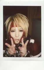 【中古】生写真(男性) A＆D/KENZy/バストアップ・衣装白.黒.赤・両手ピース・カメラ目線・口閉じ/生チェキ